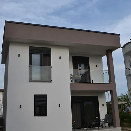 18 Villa Velipojë