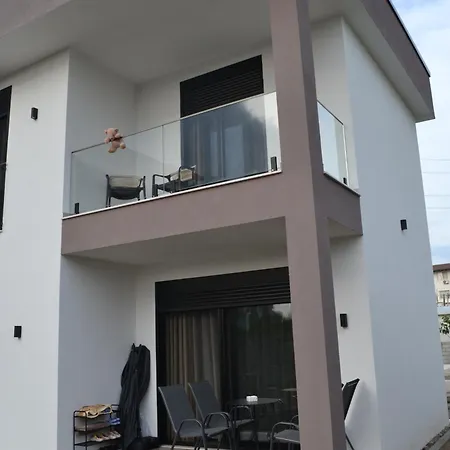 Villa 18 Velipojë