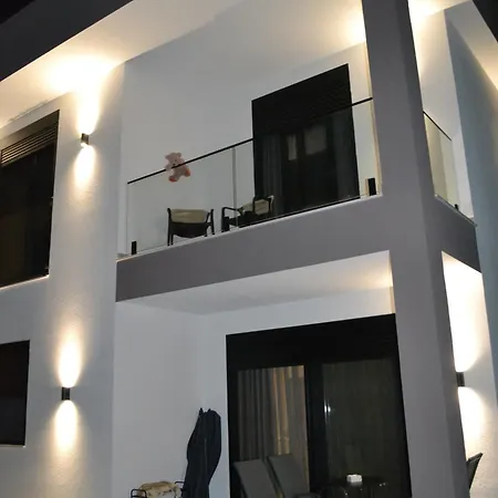 Villa 18 *